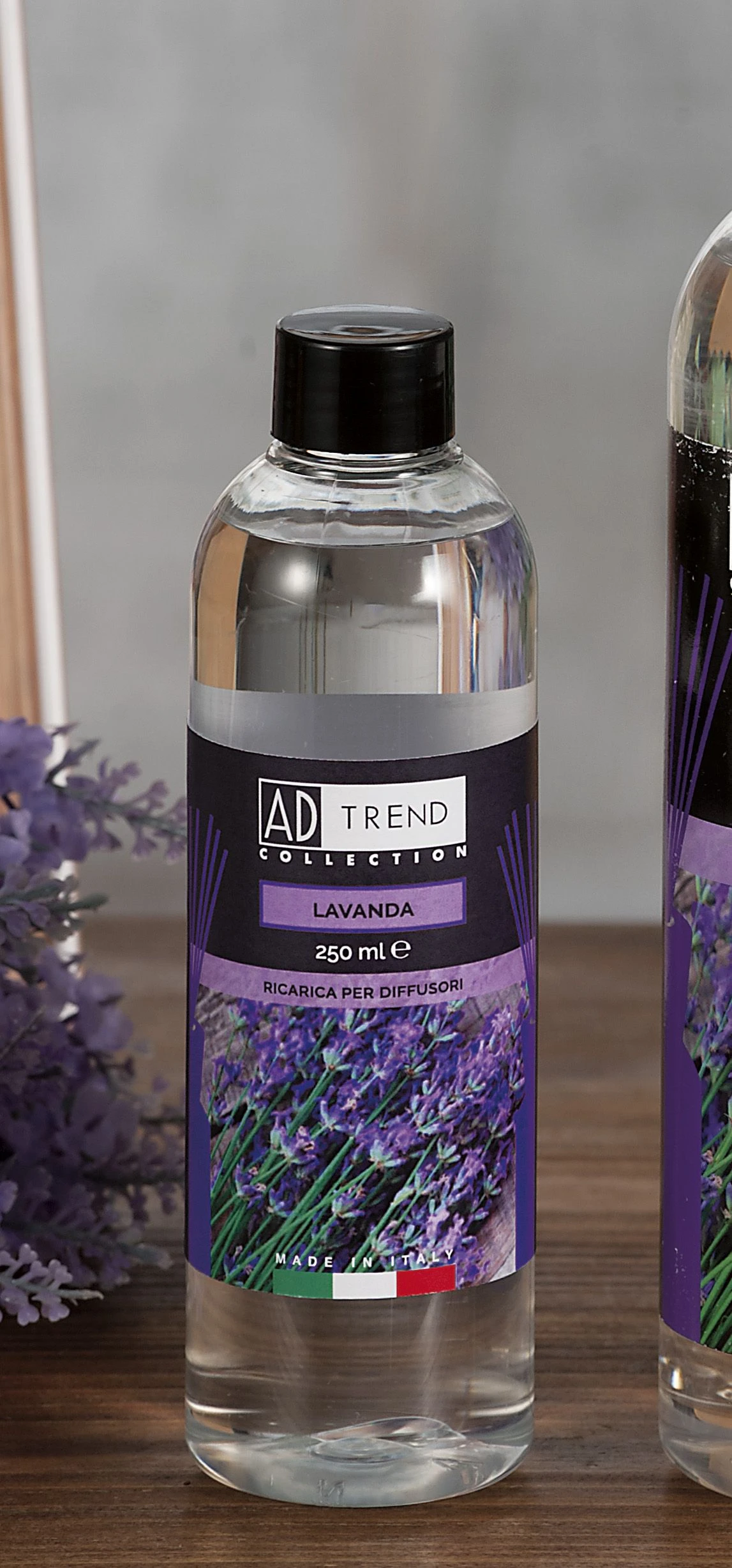 RICARICA PER DIFFUSORE ALLA LAVANDA DA 250 ML 1 RICARICA PER DIFFUSORE ALLA LAVANDA DA 250 ML